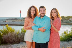 Valérie Bègue Instagram - Les vacances au Camping ! ✨ 
Retrouvez nous ce soir sur @tf1 

Merci @nico_copin 
@jlagroupe @jeanlucazoulay 
@candiie_shoo @laurentournac @maxgeller75 @laetitia_fourcade 
#campingparadis