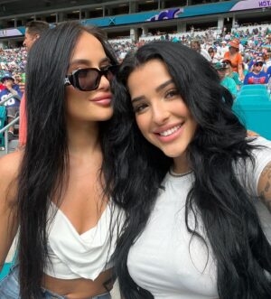 Valerie Bragg Instagram - Big dolphins fans 🐬😂