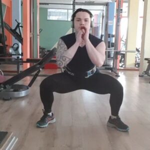 Valeriya Bukina Instagram - Тренируем ножки 🤘 Пробуйте, тренируйтесь 💪#wellness #motivation #fitness #bodybuilding #мотивация #фитнес #зож