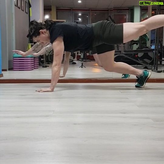 Valeriya Bukina Instagram - Лучшее для баланса 💪#мотивация #спорт #зож