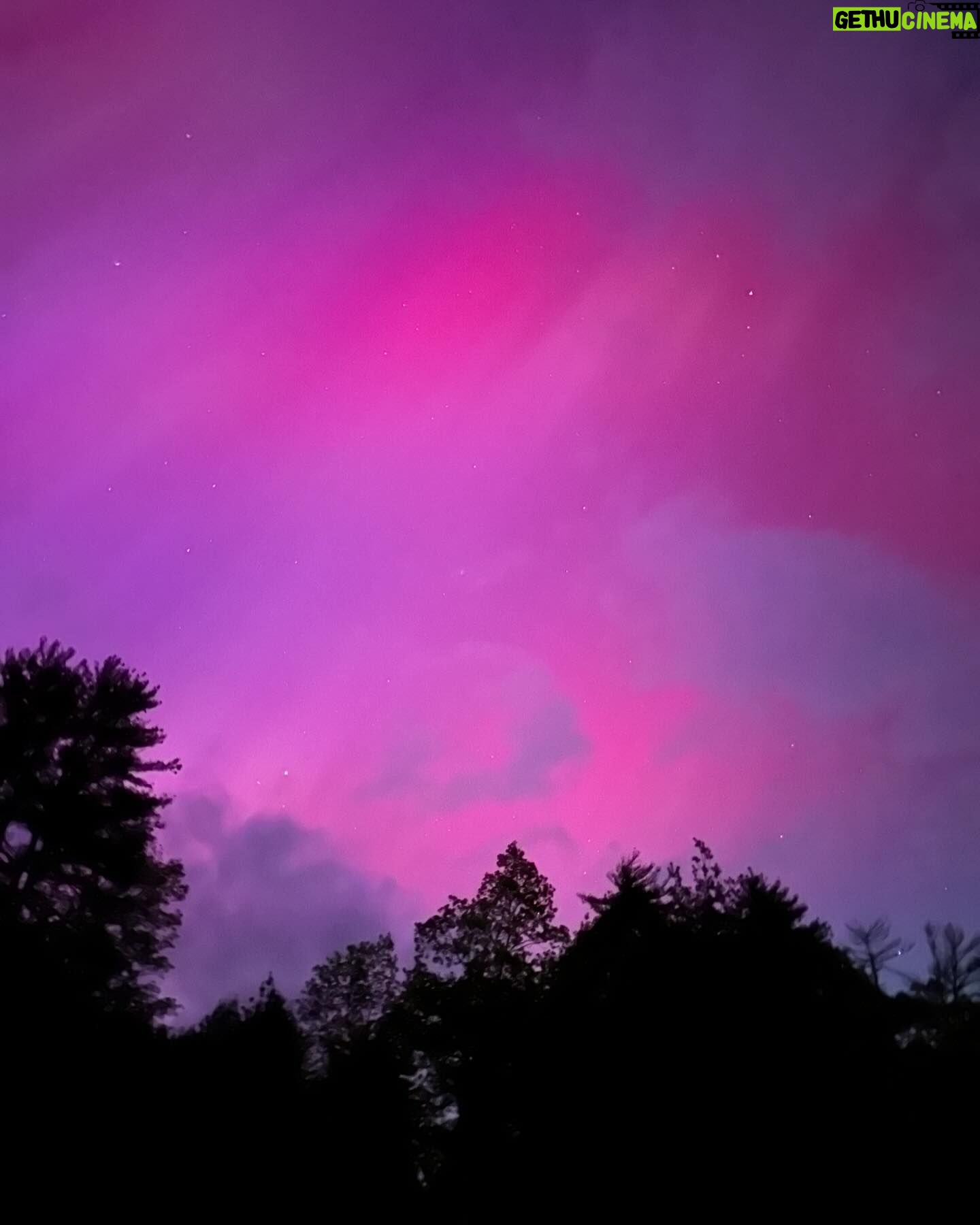 Valorie Curry - 7.4K Likes - Last year I went all the way to Iceland (again) to see the Aurora.
Last night I saw them from my own backyard.