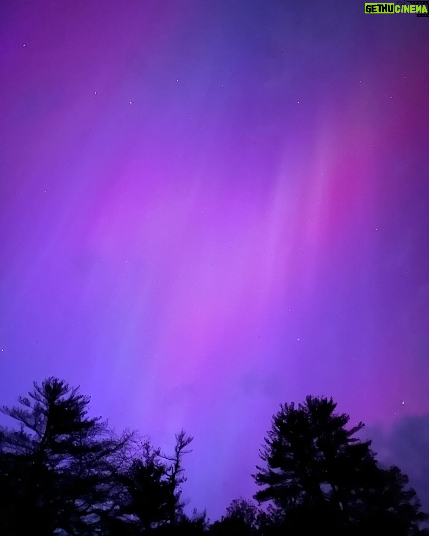 Valorie Curry - 7.4K Likes - Last year I went all the way to Iceland (again) to see the Aurora.
Last night I saw them from my own backyard.