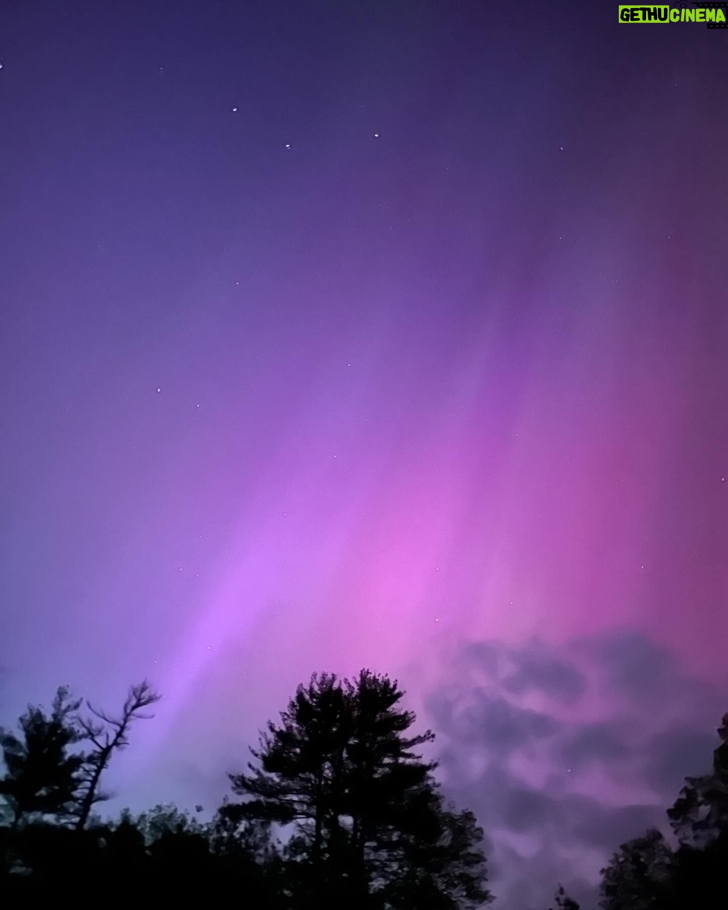 Valorie Curry - 7.4K Likes - Last year I went all the way to Iceland (again) to see the Aurora.
Last night I saw them from my own backyard.