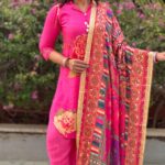 Vandana Lalwani Instagram - May this Bhai Dooj add sweetness to your life and bring your endless joy. Best wishes for Bhai Dooj! 💝 Shop from an amazing collection of dupattas from @dupattabazaar 💕 #reelsindia #trendingreels #reelsinstagram #khalasi #indianfestival #festivewear #pink #diwalireel #diwali #vandanalalwani Kurta @jisorajaipur