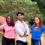 Vandana Lalwani Instagram - Impromptu post after looking at this Beautiful Evening 🤩🥳💃🕺💃 #reels #instagram #instalike #instadaily #instamood #instacool #instagood #insta #reelsinstagram #reelsindia #reelsvideo #reelsviral #trendingreels #beautiful #evening #happy #faces #enjoying #dancing #colourful #outdoors #bright #light #friends 💃🕺💃🥳