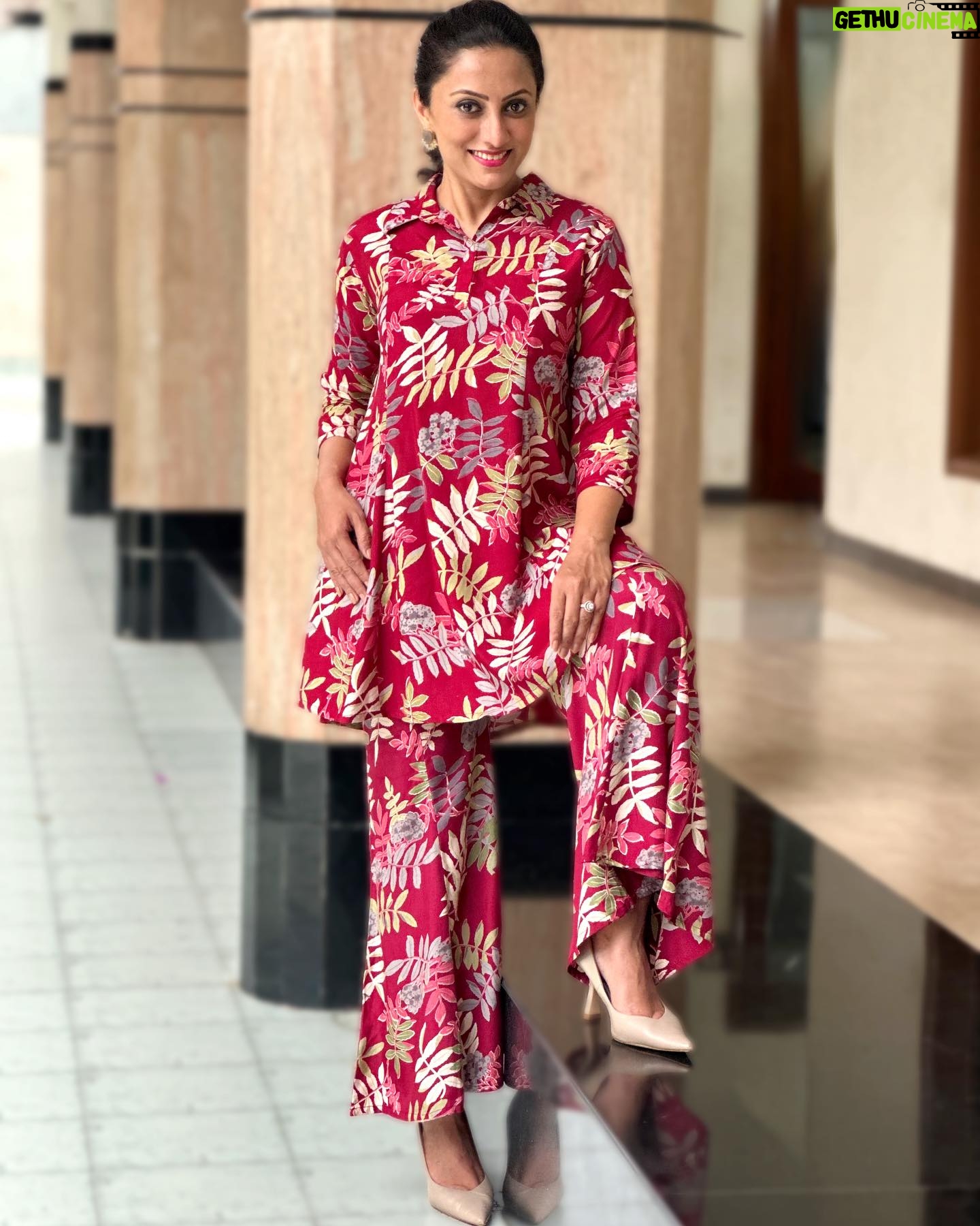 Vandana Lalwani Instagram - Too glam to give a damn ❤️ . . . Wearing awesome outfits from @jisorajaipur Check their collection at https://jisora.com/ #instapic #photography #ootd #cordset #dress #vandanalalwani #instagood #model #rayban #explore