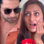 Vandana Lalwani Instagram - Aur kis-kiske Masoodo mein Dard hai Apna address bhejo…! • • #salmanshaikh #vandanalalwani #comedyreels #actors #newsreporter #indianmedia #toothpaste #funnyreels #harbahukiyahikahaanisaasumaanemerikadarnaajani #sasumanemerikadarnajani #actorslife🎬