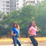 Vandana Lalwani Instagram - We Love Dancing and these Pappy numbers we really enjoy 🤩🥳💃 Don’t you feel the same 😍👯‍♀️🩰🕺💃 #reels #instagram #instagood #instalike #instadaily #instamood #instacool #instareels #reelitfeelit #reelsindia #reelsviral #instagramreels #reelstrending #outdoors #grooving #dancing #enjoying #bff #friends #happiness #bright #colours #positivity #blessed #gratitude ❤️🧿 VC @yuvraajparashar
