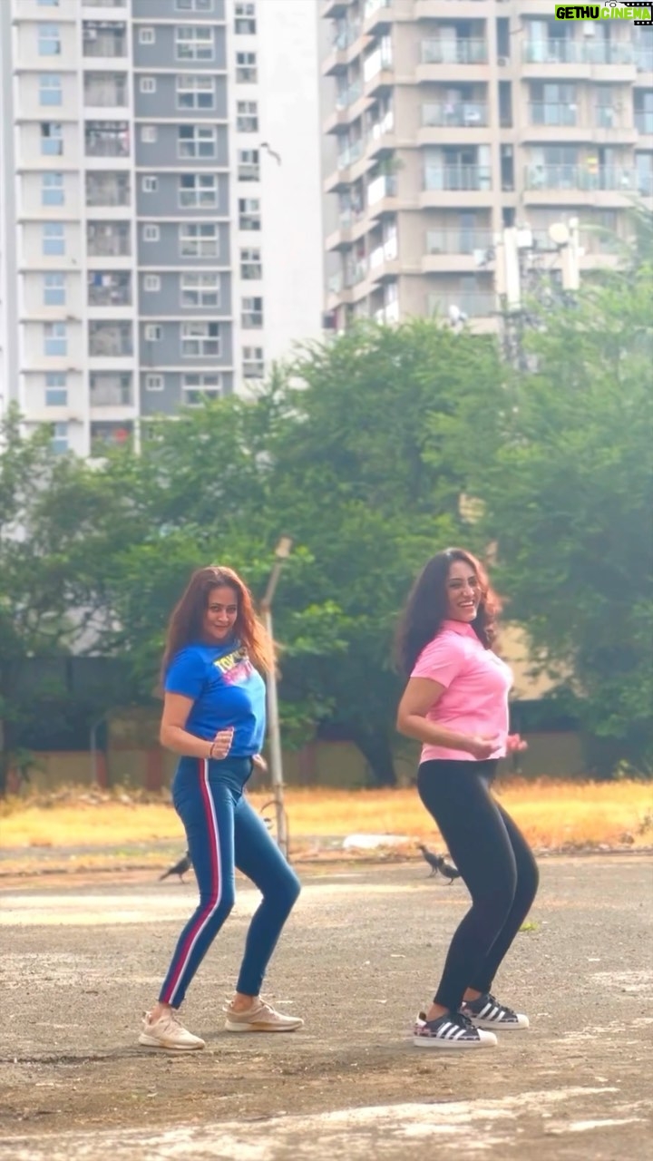 Vandana Lalwani Instagram - We Love Dancing and these Pappy numbers we really enjoy π€©π₯³π Donβt you feel the same ππ―ββοΈπ©°πΊπ #reels #instagram #instagood #instalike #instadaily #instamood #instacool #instareels #reelitfeelit #reelsindia #reelsviral #instagramreels #reelstrending #outdoors #grooving #dancing #enjoying #bff #friends #happiness #bright #colours #positivity #blessed #gratitude β€οΈπ§Ώ VC @yuvraajparashar