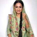 Vandana Lalwani Instagram – Happy Lohri 🔥 
.
.
.
#lohri #lohricelebration #indianfestival #punjabilook #seagreen #vandanalalwani #blessed
@dupattabazaar