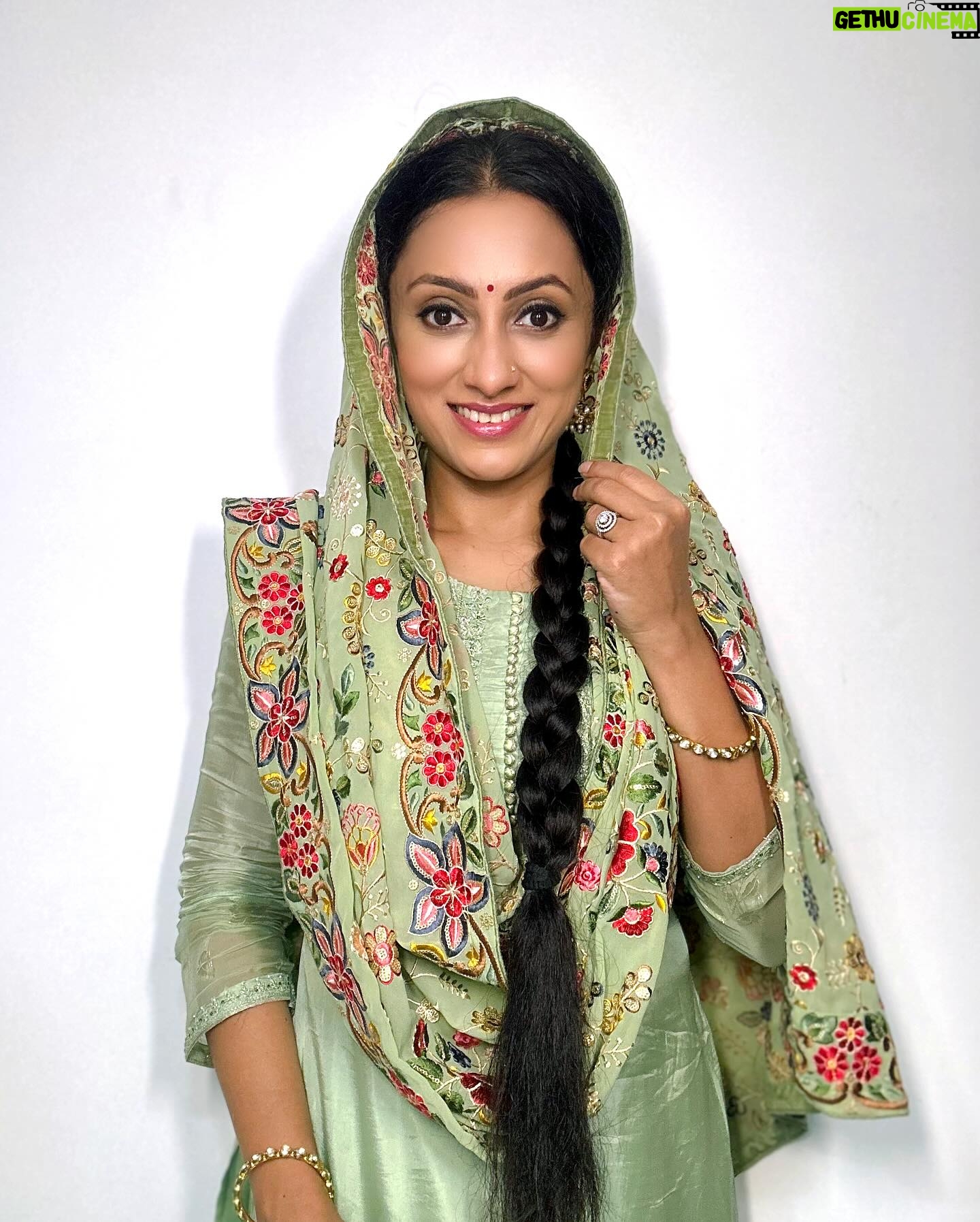 Vandana Lalwani - 3.5K Likes - Happy Lohri 🔥
.
.
.
#lohri #lohricelebration #indianfestival #punjabilook #seagreen #vandanalalwani #blessed
@dupattabazaar