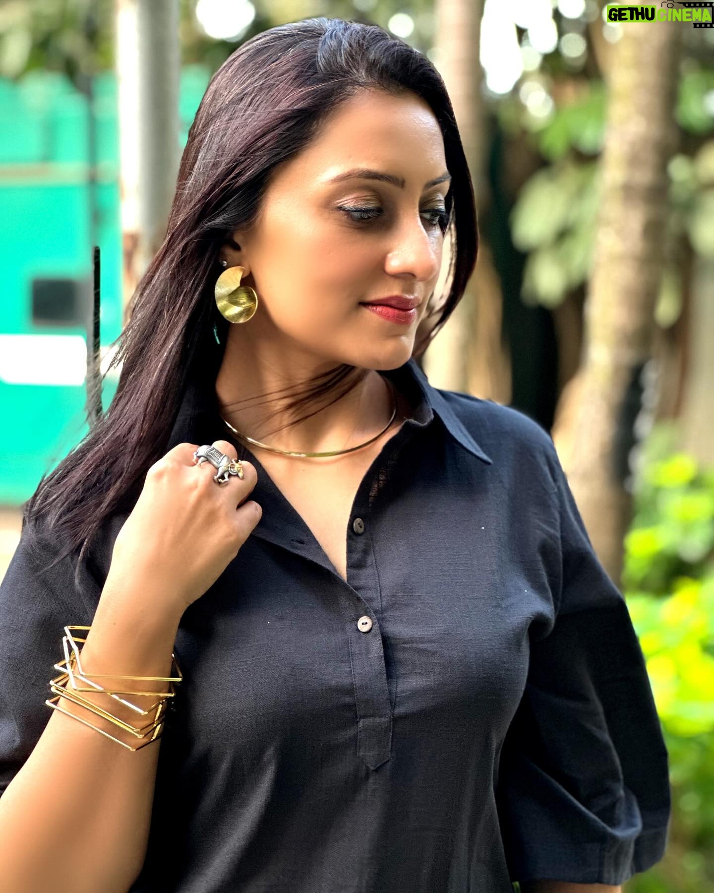 Vandana Lalwani Instagram - Combining Style with Sophistication ✨😉 Exquisite Statement Jewellery from @damak_india 💍combined with Super cool Summer Cord Set by @unidraa ❤️ #photooftheday #ootd #cordset #summeroutfit #vandanalalwani #instagood #instalook #hotsummer #cosmetologist #explore #damakindia #unidraa