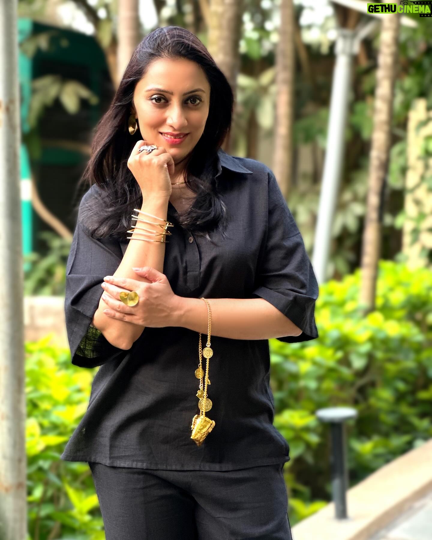 Vandana Lalwani Instagram - Combining Style with Sophistication ✨😉 Exquisite Statement Jewellery from @damak_india 💍combined with Super cool Summer Cord Set by @unidraa ❤️ #photooftheday #ootd #cordset #summeroutfit #vandanalalwani #instagood #instalook #hotsummer #cosmetologist #explore #damakindia #unidraa