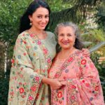 Vandana Lalwani Instagram - Happy Birthday to my beautiful Mommy ❤️❤️❤️ May you be blessed with a happy & healthy life forever ✨ . . . Twinning in Dupattas from @dupattabazaar #motherdaughter #happybirthday #mommyandme #twinning #bestbond #truelove #vandanalalwani