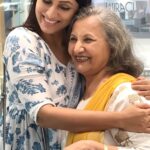 Vandana Lalwani Instagram - Every Mother deserves the best so this Mother’s Day Gift your mom beautiful Solitaire jewellery from Candere by Kalyan jewellers which she will cherish forever just like I did ✨ They have an amazing range of designs suitable for every age group. Use Coupon code - SHINE to get EXTRA Rs 1000 OFF on Diamond and Solitaire jewellery above 15k on the whole cart. #solitaire #diamonds #jewellery #mothersday #candere #vandanalalwani