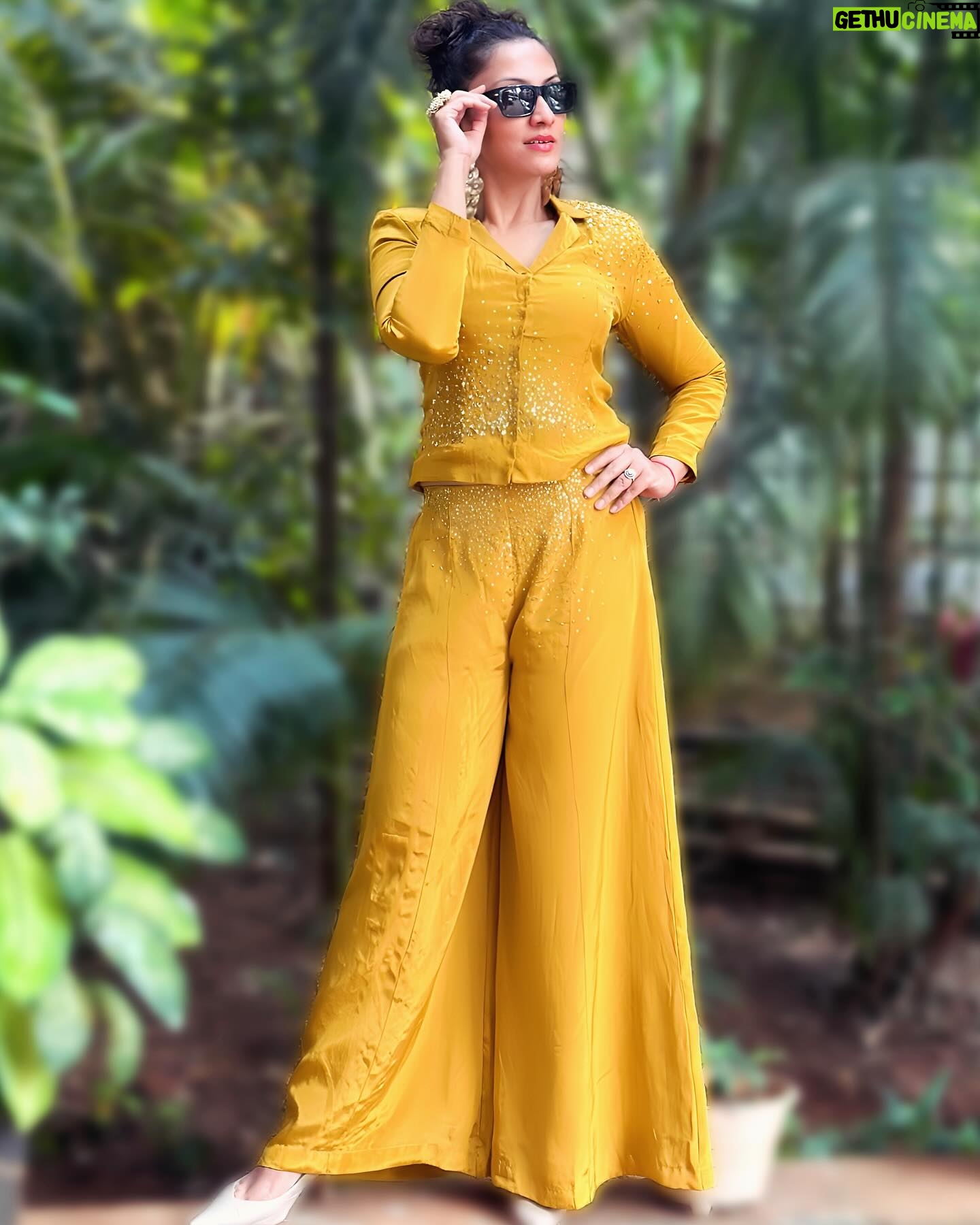 Vandana Lalwani Instagram - Life is a party, so dress for it 😉 . . . Wearing @savi__k__ #instagood #ootd #yellow #coordset #weddinginspiration #shaadiseason #fusionwear #vandanalalwani