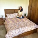 Vandana Lalwani Instagram - Sweet dreams start with soft bedsets ✨ @layerssmartbedding #layerssmartbedding #CoolColor #calm #moodofthemonth #comfort #DressUpYourHome #designs #patterns #layers #vandanalalwani PR @alphabetmedia