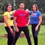 Vandana Lalwani Instagram - Recreating this Iconic song with our #teenkitigdi 💃🕺💃 #reels #reelsindia #dancereels #koimilgaya #kuchkuchhotahai #srk #kajol #ranimukherjee #jaswirkaur #salmanshaikh #vandanalalwani #friends #enjoying #dancing #outdoors #bright #colorful #positive #vibes 🥳🧿 Vc @manav.jain02