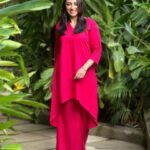 Vandana Lalwani Instagram - Wishing you all a colorful and joyful Holi! 🎨🥳 Wearing these beautiful colorful classy outfits from @unidraa ❤️ Check out their super amazing collection on www.unidraa.in. ✨ #happyholi #holifestival #holi #unidraa #cottonsuits #indianwear #classyindianwear #vandanalalwani