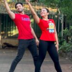 Vandana Lalwani Instagram – Red Alert ‼️ 

#dancereels #reelsindia #reelsinstagram #chandchupa #twinning #salmanshaikh #vandanalalwani #bollywood #choreography #friends 
DC @i_mohit_jain 🕺