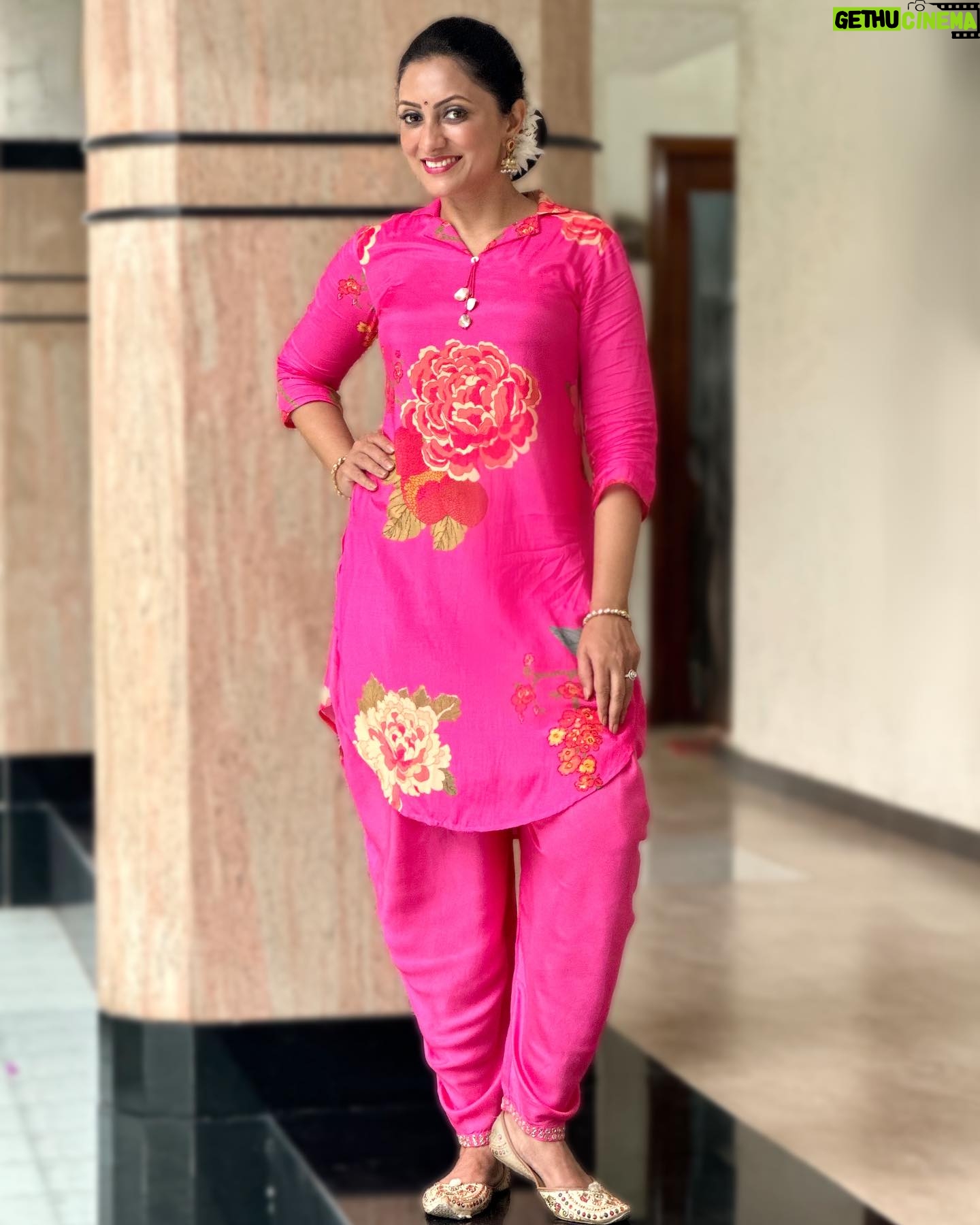 Vandana Lalwani Instagram - Too glam to give a damn ❤️ . . . Wearing awesome outfits from @jisorajaipur Check their collection at https://jisora.com/ #instapic #photography #ootd #cordset #dress #vandanalalwani #instagood #model #rayban #explore