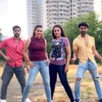 Vandana Lalwani Instagram - We enjoying this Song and grooving to this Tune, I m sure you will dance too 😍 #reels #reelsinstagram #instagram #instadaily #instalike #instamood #insta #reelsindia #reelitfeelit #reelviral #reelsvideo #dancing #enjoying #pepe #number #bollywood #outdoors #colourful #bright #location 🤩🕺💃🕺💃🥳