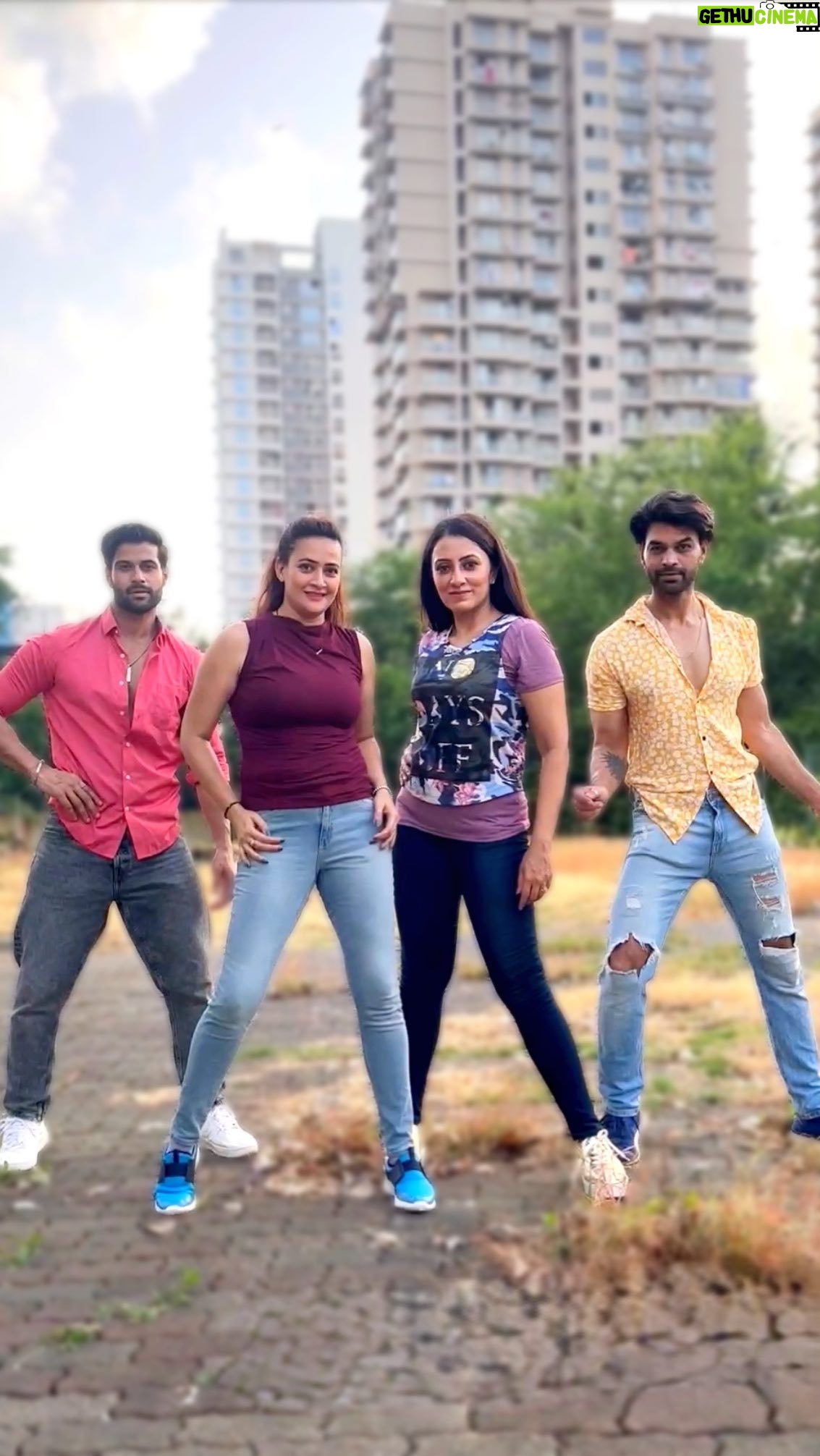 Vandana Lalwani Instagram - We enjoying this Song and grooving to this Tune, I m sure you will dance too 😍 #reels #reelsinstagram #instagram #instadaily #instalike #instamood #insta #reelsindia #reelitfeelit #reelviral #reelsvideo #dancing #enjoying #pepe #number #bollywood #outdoors #colourful #bright #location 🤩🕺💃🕺💃🥳