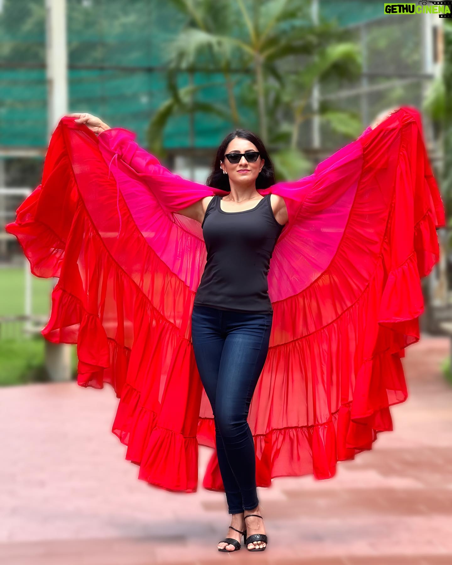 Vandana Lalwani Instagram - Spread your wings🪽 . . . Shrug @wabisabistyl ❤️ #photography #ootd #shrug #angel #pinkandred #style #fashion #trendyoutfits #vandanalalwani