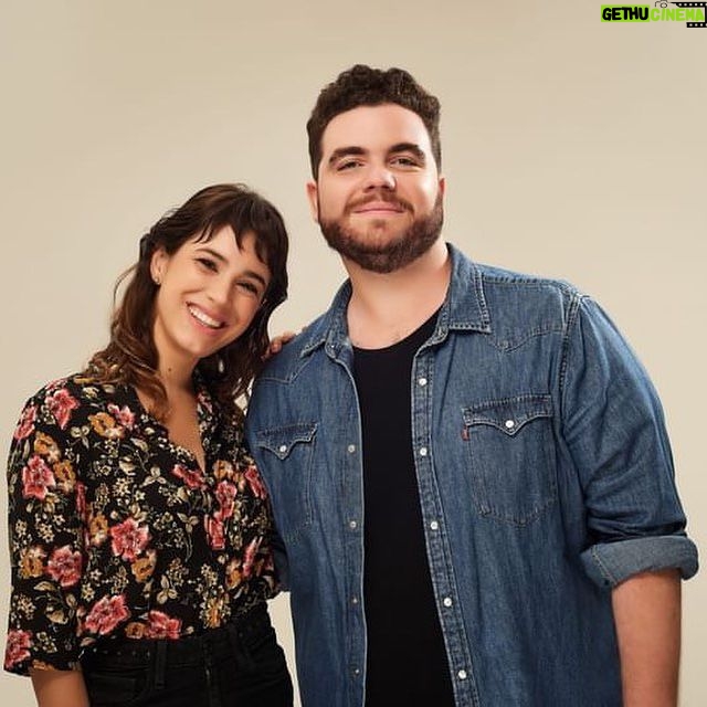 Vanesa González Instagram - una con gasti para esta obra que nos hace dos felices 😎 nos la sube tanto Comienzo dirección Daniel Veronese sábado 22 hs domingo 16hs @teatroelpicadero entradas @plateanet La nueva obra de David Eldridge es una meditación irónica, divertida y conmovedora sobre la soledad, esa vergüenza privada de no estar en pareja en la era de Tinder y de alardear fraudulentamente en las redes sociales. Escrita con profundidad, humor, compasión y un agudo sentido del ridículo, la pieza se desarrolla inmediatamente después de la fiesta de inauguración del departamento de Laura. La obra Beginning (Comienzo) de David Eldridge se representó por primera vez en el National Theatre de Londres, en el auditorio Dorfman, en octubre de 2017. Es la primera de una trilogía de obras que exploran el amor y las relaciones.