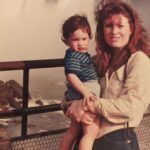 Vanesa González Instagram - la persona más adorable que conozco y tengo la suerte de que sea mi madre. su cara hace muchas cosas cuando habla, maneja espectacular, ama a los gatos, no me deja olvidar de que existo con sus 69mil mensajes diarios que escucho sin ponerles play, en las fotos siempre sale con cara de culo, cree, puede hacer mil cosas a la vez y las hace todas bien, sabe lo que quiere desde siempre, cuando alguien le cae mal dice mucho: 'ah claro' 'ah si' o 'miravos', soporta mis desapariciones con elegancia y mucho amor, siempre huele rico, nunca nada es grave, me habla hasta cuando duermo, terca x mil, ni idea como pero sabe absolutamente todo y mas, baila increíble, no le molesta que nunca conteste sus preguntas, siempre me avisa si va a caer granizo (nunca cae cuando me avisa), es 100% práctica, el chisme la pone villana y coqueta, le importa cambiar sea cuando sea, el enojo le dura 1 segundo, pasa mucho tiempo pensando en como ayudar a lxs otrxs, si algo no le gusta arranca a hablar de zapatos, no conoce lo quieto, llenadora de pausas, hace que cada espacio sea un lugar donde querer quedarse, perdona a lo loco, sobrevive a todo, le encanta que llueva para quedarse en su casa y cree que todo el mundo debería hacerlo, limpia todo todo el tiempo, se conmueve con todo, se adapta a todo y no a todos, no puede evitar decir todo lo que se le pasa por la cabeza, etc por mil.. felíz cumple ma! sos espectacular ❤️