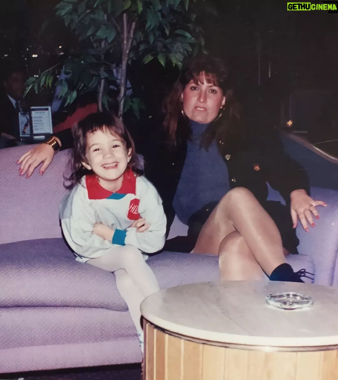 Vanesa González Instagram - felíz día Silvi! la mejor madre q Meli y yo podíamos tener❤️