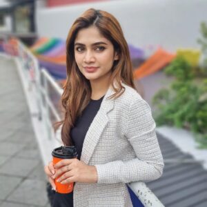 Vanessa Cruez Instagram - 1st Pic- When you see an interesting fight going on..
2nd Pic- When they turn and look at you.. so you casually pretend you're seeing something else..

#vanessacruez #vanessa #formal #newhair #smile #posing #pretend #interesting #coffee #coffeelover #happiness #newcolour #instadaily #instapost #instagood #instafashion #instacoffee #positivity #forfun #enjoy #yolo #beyourself #enjoyeverymoment #livingmybestlife #candid #photooftheday #black #checkers #colour #colour #background