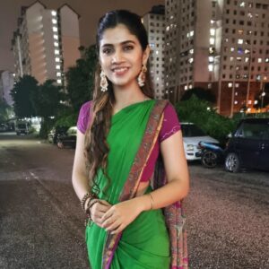 Vanessa Cruez Instagram - When you only get one proper picture from the thousands of pictures taken..🤣..

#vanessacruez #vanessa #smile #posing #traditional #saree #green #purple #longhair #instapic #instagood #insta #instafashion #blessed #vannessa #stayblessed #happiness #stayhappy #spreadlove #positive #positivity #beads #messyhairdontcare #love #simple #indiangirl #newmovie #comingsoon #keepgoing #candid