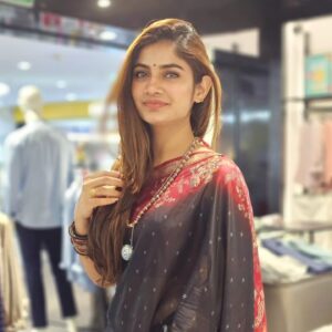 Vanessa Cruez Instagram - Sliding back into your news feed after a long break.. 

#vanessacruez #vanessa #smile #posing #traditional #saree #black #red #longhair #instapic #instagood #insta #instafashion #blessed #vannessa #stayblessed #happiness #stayhappy #spreadlove #positive #positivity  #love #simple #indiangirl #afteralongtime #potrait #happyday #rudraksha #instadaily