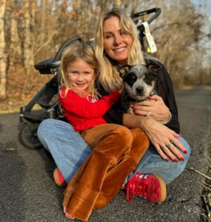 Vanessa Evigan Instagram - Merry Christmas from our family to you and our newest addition….. meet Boone ❤️ He joined us Christmas Eve flying all the way from California to be with us. After over a year without our sweet Dakota we finally felt ready to welcome a new baby to the family and he is perfect. We are so in love. I wish you all a very happy and healthy New Year. Be safe ❤️🩷🎅🙏🏻