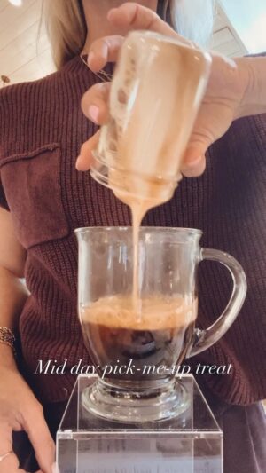 Vanessa Evigan Instagram - A much needed afternoon vanilla Carmel coffee pick-me-up treat. Cheers