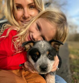 Vanessa Evigan Instagram - Merry Christmas from our family to you and our newest addition….. meet Boone ❤️ He joined us Christmas Eve flying all the way from California to be with us. After over a year without our sweet Dakota we finally felt ready to welcome a new baby to the family and he is perfect. We are so in love. I wish you all a very happy and healthy New Year. Be safe ❤️🩷🎅🙏🏻