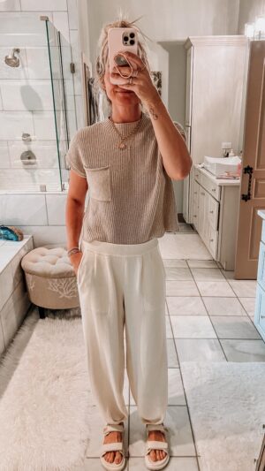 Vanessa Evigan Instagram - You know you hit the jackpot when you find an amazing set where you can style the top with sooooo many different bottoms AND the set comes in 5 colors from one of your all time favorite brands!