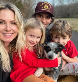 Vanessa Evigan Instagram - Merry Christmas from our family to you and our newest addition….. meet Boone ❤️ He joined us Christmas Eve flying all the way from California to be with us. After over a year without our sweet Dakota we finally felt ready to welcome a new baby to the family and he is perfect. We are so in love. I wish you all a very happy and healthy New Year. Be safe ❤️🩷🎅🙏🏻