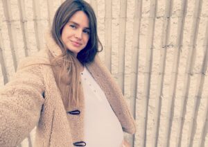 Vanessa Hessler Instagram - Can’t believe than in less than three weeks I’ll meet this baby 🌱 pregnancy has been a ride of emotions, ups and downs, lots of cravings and not being able to bend over these last few days!