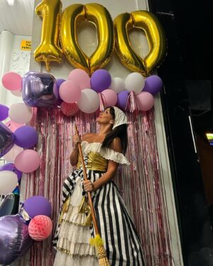 Vanessa Silva Instagram - We’ve passed the 100 mark ✨👑🧙🏼‍♀️🎥👻🎭🎩❤️
Happy is an understatement 🌻
