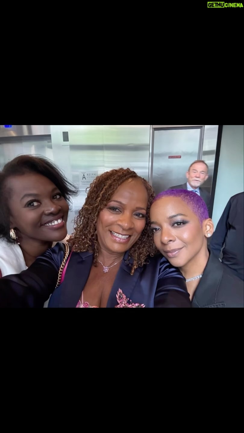 Vanessa Bell Calloway Instagram - #dramaleagueawards with my two favorite sissyโs @bkjamchild @karaakter congrats Kara for your solo nomination & Heather for our best revival nomination. We didnโt win but the #tonyawards are ahead of us and everything is possible because God brought us this far!!! ๐๐พ๐๐พ๐๐พ๐ซฐ๐พ๐ซฐ๐พ๐ซฐ๐พ