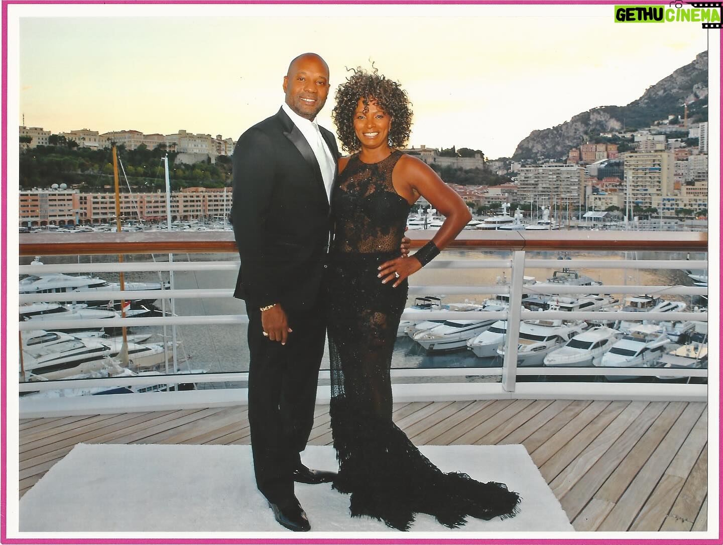 Vanessa Bell Calloway Instagram - Happy Valentine’s on the beach with my Ride or Die @bowcal But as @starjonesesq says “Why we gotta die” lol 😂 you’re my #BFF, my #babydaddy #theloveofmylife So happy to be on the beach with you chillin this #valentines day!! May God continue to bless us and our family @ashcaliway @allyycali @zprince.co and everyone else!!!💕💕💕