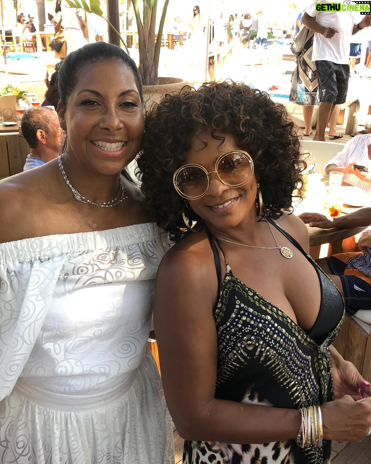 Vanessa Bell Calloway Instagram - Happy birthday to one of the sweetest people in this world!!! @thecookiej I pray you have an amazing day and an incredible year with all of Gods blessings!!! Love you! ππππππ½ππ½ππππππΎππΎ