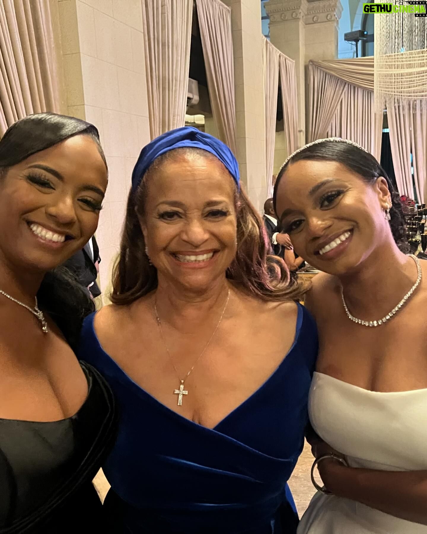 Vanessa Bell Calloway Instagram - Happy birthday to my big sister @therealdebbieallen gurl you know I love you to the moon and back!!! Hope you had an amazing bday πππππππππ½ππ½ππ½ππππΎππΎ