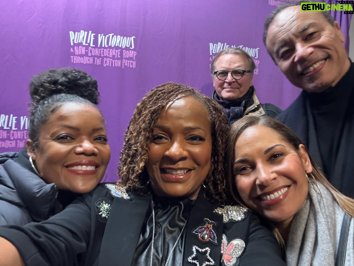 Vanessa Bell Calloway Instagram - What an amazing closing couple of weeks @purliebway @patinamiller @iamthebradleycooper @therhondaross @realalfrewoodard @sallirichwhit @paulrudd @kikilayne @camrynmanheim @torykittles @kathyhochulny @yvettenicolebrown and all that came out to support us!!! We love you!!!πππ