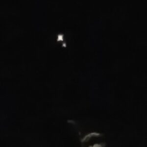 Vanessa Daroch Instagram - Conjunción perfecta Júpiter Saturno,  la Estrella de Belén. Preparada ya para la Era de Acuario y la 5ta dimensión. Lo esperábamos muchos hace tiempo. 🥰🥰🥰🥰🥰
Mucho amor entre todos y basta de Odio que solo nos quita energía esencial, ahora más que nunca. Los Amo y lo saben!!!💜💜💜💜