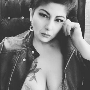 Vanessa Daroch Instagram - Acepta tu rareza... Algunos te adorarán. Otros no lo harán. ¿Pero a quién le importa? Preocúpate por amarte a ti mismo, no amar la idea de que otras personas te amen 
(Karen Salmansohn)