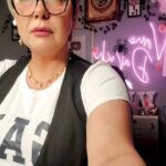 Vanessa Daroch Instagram - Tercer Ojo Capítulo 06 💜💗🩷💖💝❤️💜💕 Bienvenidos a mi nuevo programa "Tercer Ojo" un lugar donde podré aconsejarte y resolver todas tus dudas amorosas, de familia, etc., te doy los mejores tips para enfrentar la vida de mejor manera, rituales para la abundancia, y lo que necesites estaré aquí para ti. ¡No olvides hacer todas tus consultas en los comentarios, intentaré leerlas todas! y muy importante, no te pierdas "Tercer Ojo" EN VIVO, todos los miércoles y viernes a las 21:00 hrs. Sigue leyendo para más información 👇👇👇👇👇👇👇👇👇👇👇👇👇 ¡Suscríbete a mi canal de YouTube "Ellos Están Aquí " que es Gratis https://youtube.com/@EllosEstanAquiVaneDaroch?si=R6J13x0EFVb56ehd 🥰Para pedir tu hora de Tarot o Canalización escríbeme a Contacto.vdaroch@gmail.com 🥰Si quieres hacer aporte en dinero o ser auspiciador, escríbeme a auspiciostercerojo@gmail.com 🥰Cuentame tu historia paranormal o lo que necesites a contacto.tercerojolive@gmail.com