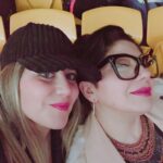 Vanessa Daroch Instagram – Mi Mejor Amiga..mi cómplice…compañera de mis locuras, karaokes, gym, recetas de cocina, compulsivas de ropa y rescate de perritos como nos decíamos. Mi Moma, Mi Butupurri, La mujer más hermosa y emprendedora eterna que conozco, aquella que lloraba cuando algo no le resultaba y en segundos se levantaba y ya tenía nuevas ideas, la que me enseñó a reírse de todo y con tutti, sin importar que el camino se hiciera más difícil a ratos.
Hoy un maldito accidente te alejó físicamente de mi lado y de tu familia, tus hijos, tu mamita, abuela, papá, hermanos y del Amor de tu vida. Se absolutamente que estás a mi lado mientras escribo esto, te siento. 
Ahora cuidarás de tu familia, de mi, de tus amigos y no dudo que tendrás el refugio para animalitos que tanto queríamos hacer…te fuiste físicamente pero de nuestro corazón jamás. Douglas, tu perrito regalón se fué a tu lado, para guiarte en este nuevo camino…porque Jamás te dejaría sola.
Acá seguiré estando siempre para lo que necesites, tus hijos tendrán siempre a su “TÍA VANE MOMA”, Hasta que a mí me toque partir y nos juntemos nuevamente Amiga Hermana, para seguir cantando, riendo, rescatando perritos que sufren, y contarte las locuras que siguieron pasándome…porque en cada una de esas historias.. también estarás tú. 
Te Adoro Moma!!!
Hasta Pronto mi Claudita 😭